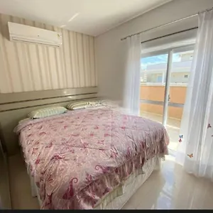 Suite, Piscina Compartilhada, Nao E O Inteiro Somente Apartamento